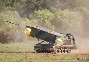 Ukraina otrzymuje wyrzutnie rakiet wielokrotnych Lance-roquettes ...