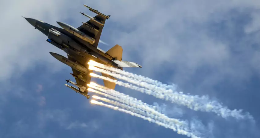 F-16 przechwycił cywilny samolot nad Rehoboth Beach, gdy Biden był na wakacjach w swoim wiejskim domu - myśliwiec wystrzelił flary, aby przyciągnąć uwagę pilota.