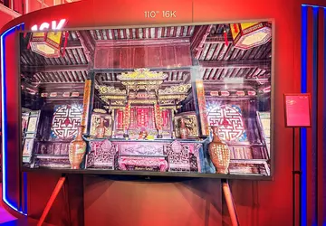 BOE prezentuje pierwszy na świecie wyświetlacz ...