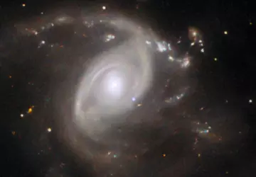 Teleskop Hubble'a uchwycił oszałamiające zdjęcie jasnej ...