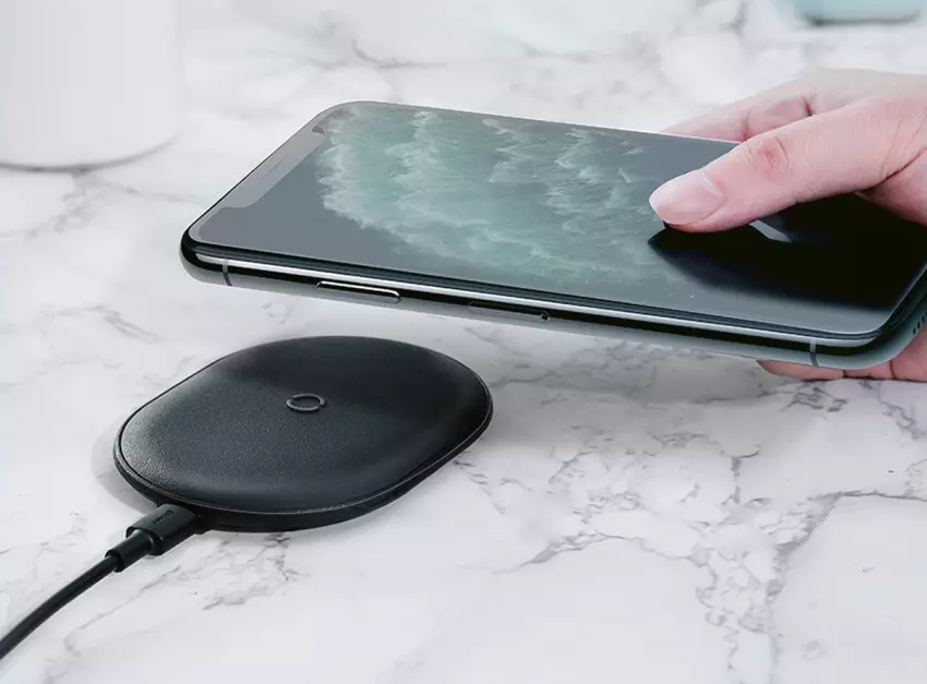 Baseus Cobble: szybka bezprzewodowa ładowarka 15-watowa za $ 14
