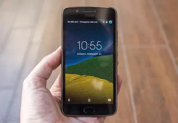 Moto G5 uratowała życie mężczyzny, zatrzymując ...