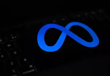 Meta eliminuje 63 000 kont na ...