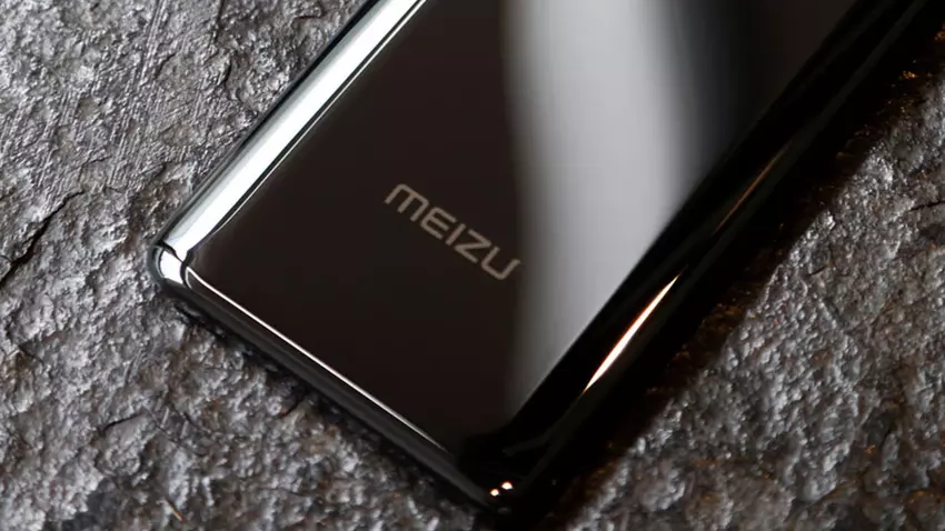 Nowe obrazy Meizu 17: stary design, węższe ramki