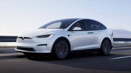 Tesla wycofa prawie 2 miliony samochodów elektrycznych, aby zaktualizować swój automatyczny system pilotowania