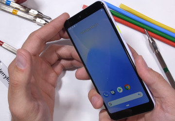 JerryRigEverything przetestował na wytrzymałość plastikowy Google ...