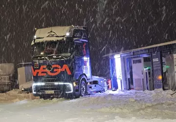 Elektryczny Mercedes-Benz eActros 600 ukończył trudną ...