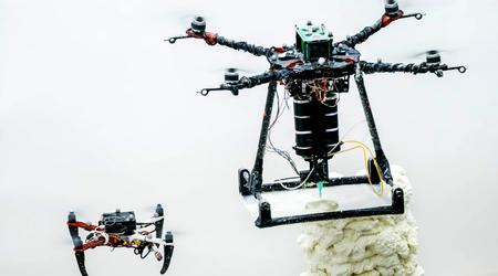 Brytyjscy i szwajcarscy naukowcy zamienili quadcopter w drukarkę budowlaną 3D