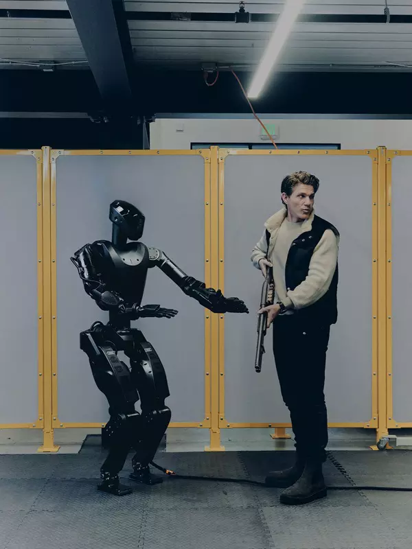 Robot Phantom MK-1 z bronią