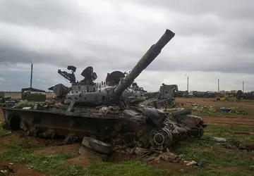 Ukraińskie drony FPV atakują rosyjskie czołgi, ...