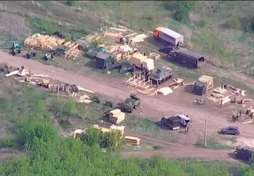 Rozpoznanie lotnicze ujawniło polową produkcję drewnianych ...