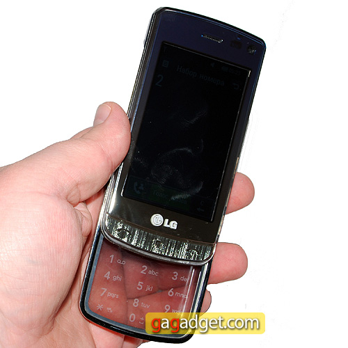 Transparent Crystal: wideorecenzja telefonu LG GD900 Crystal-8