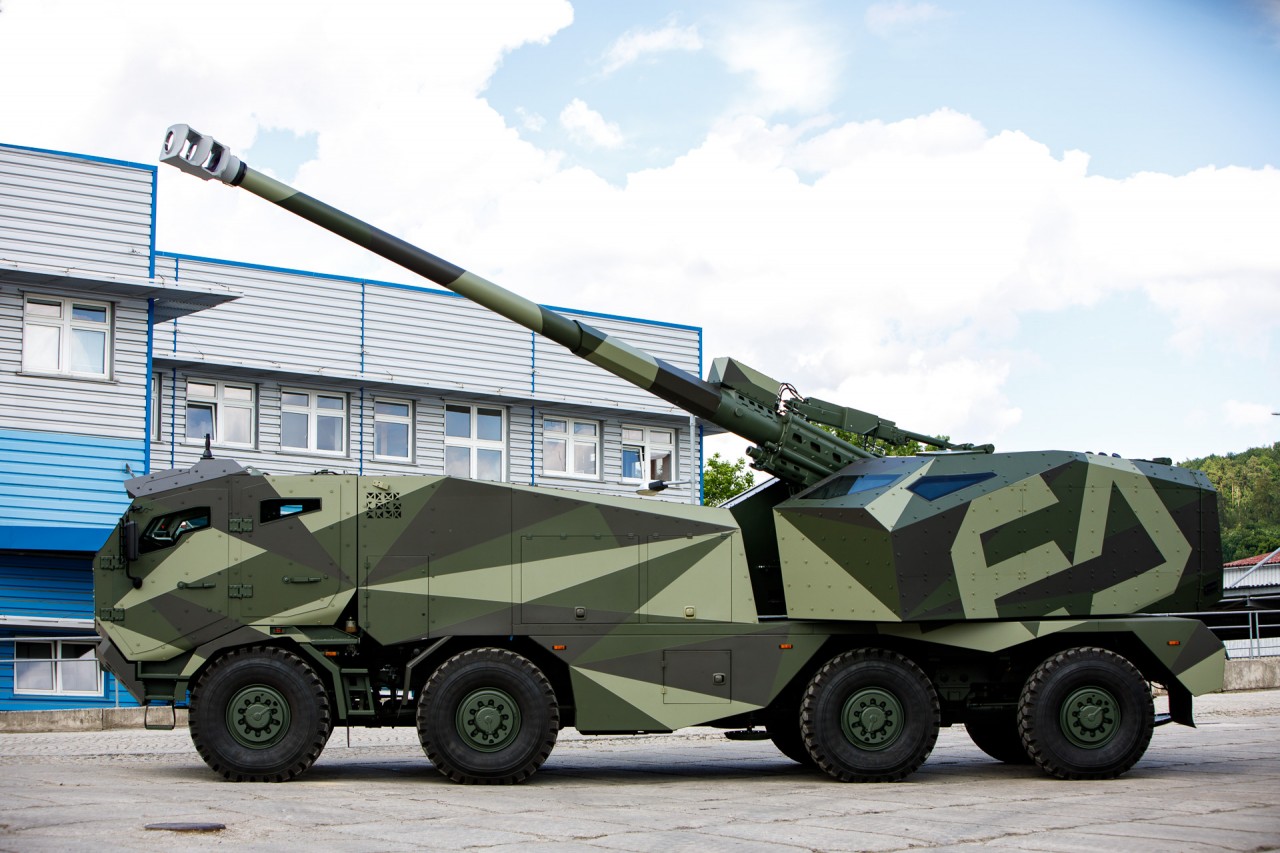 Armia Excalibur zaprezentowała prototyp haubicy Morana 155 mm na podwoziu Tatra Force 8x8