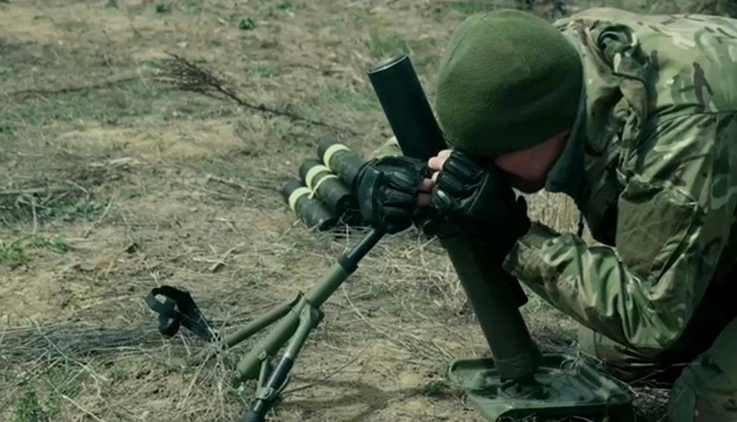 Siły Zbrojne Ukrainy pokazały, jak działa ukraiński „kieszonkowy” moździerz KBA-118