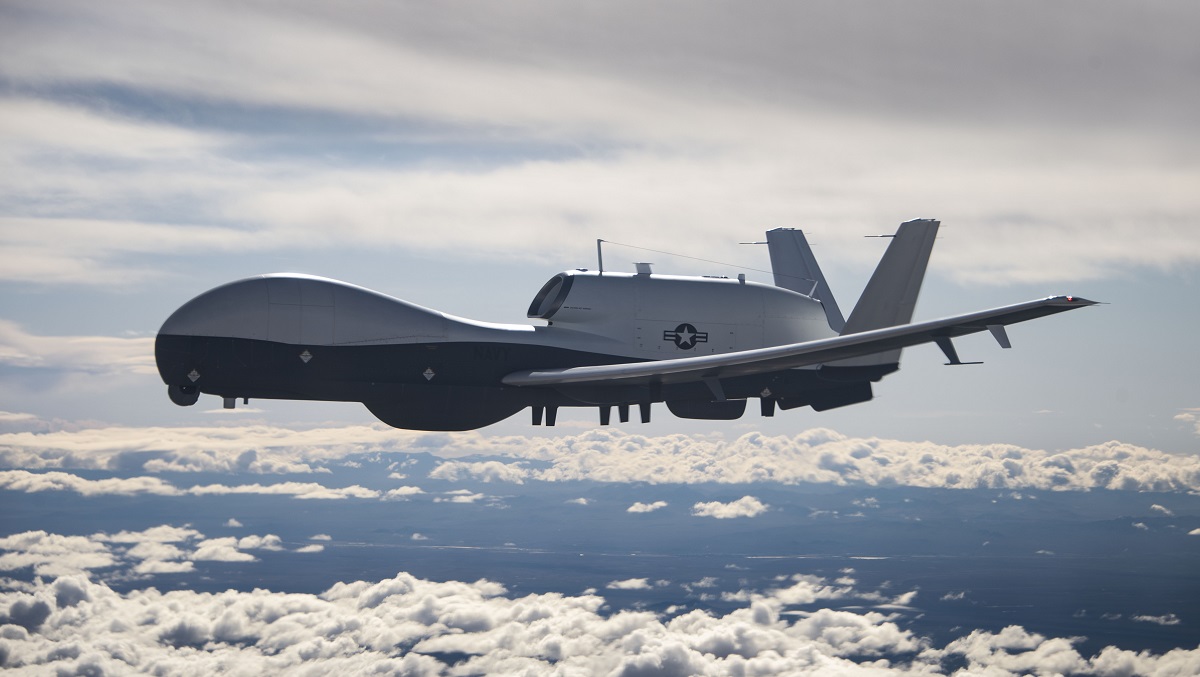 Northrop Grumman przekazuje czwartego strategicznego drona MQ-4C Triton Marynarce Wojennej USA o wartości ponad 100 mln USD