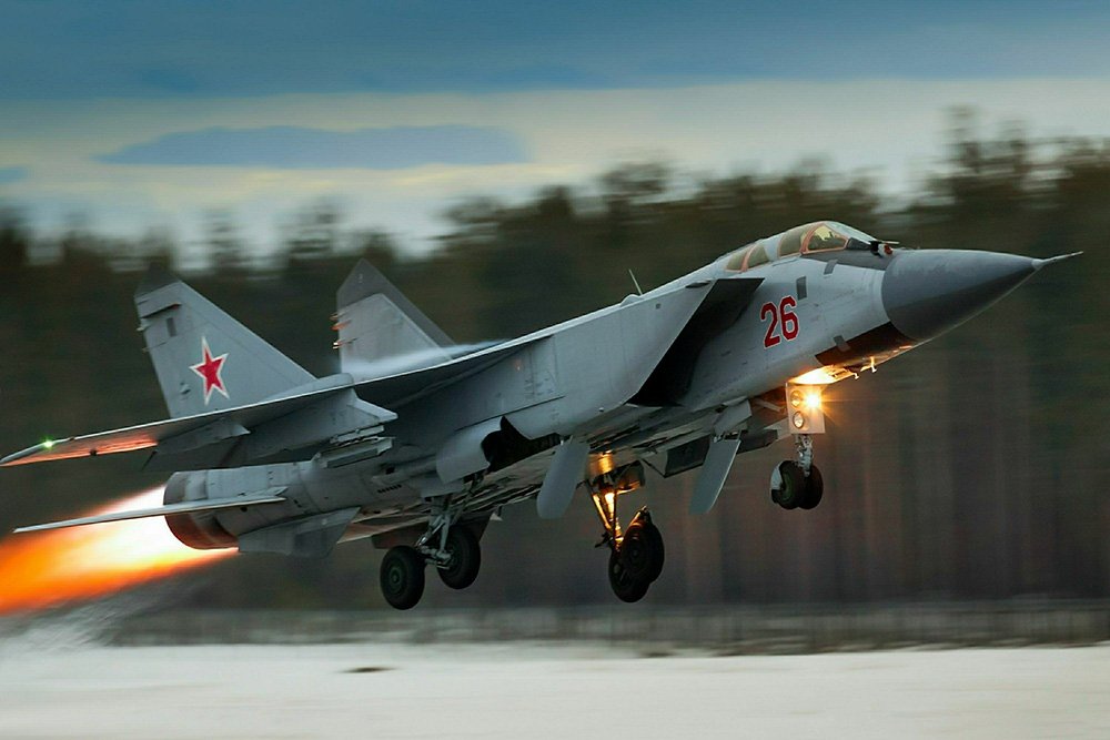 Naddźwiękowy myśliwiec czwartej generacji MiG-31 rozbija się w Rosji