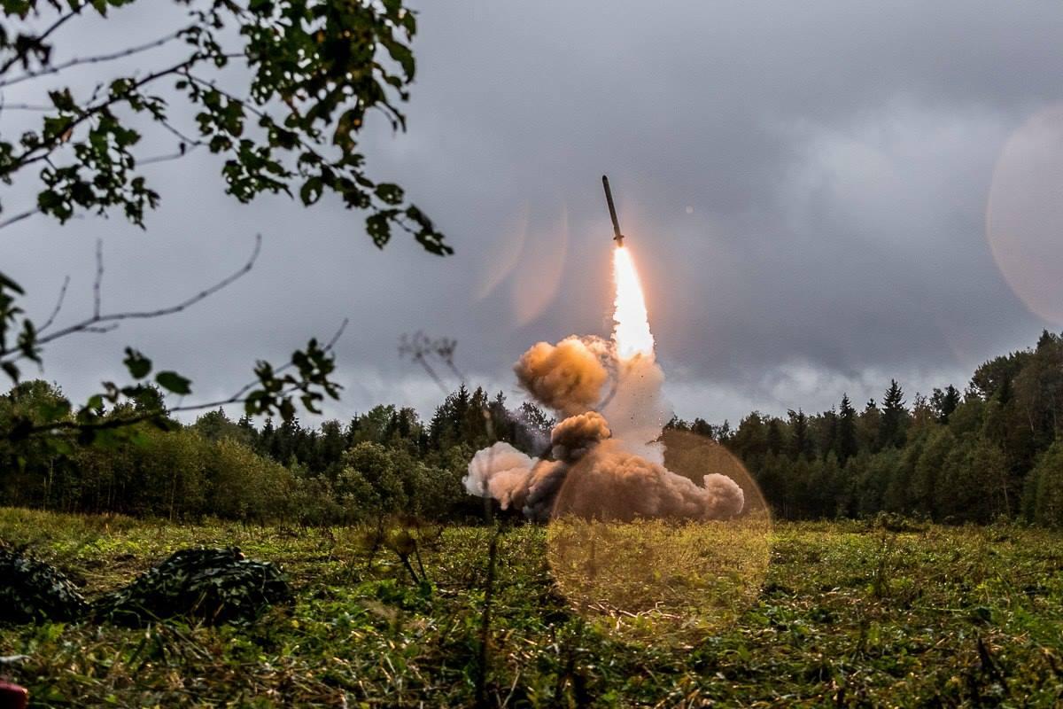Kilka rakiet wystrzelono na Ukrainie, ale co najmniej trzy spadły na terytorium Rosji
