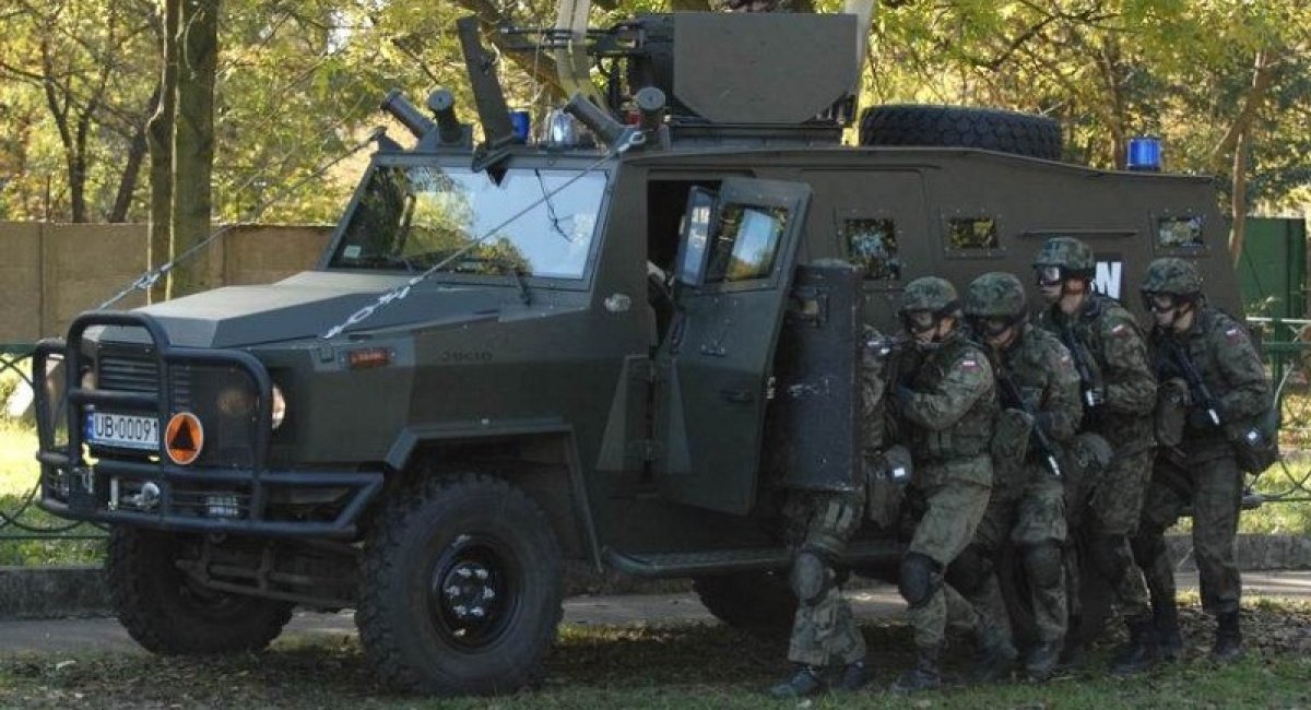 Siły Zbrojne Ukrainy pokazały na froncie polski pojazd pancerny AMZ Dzik