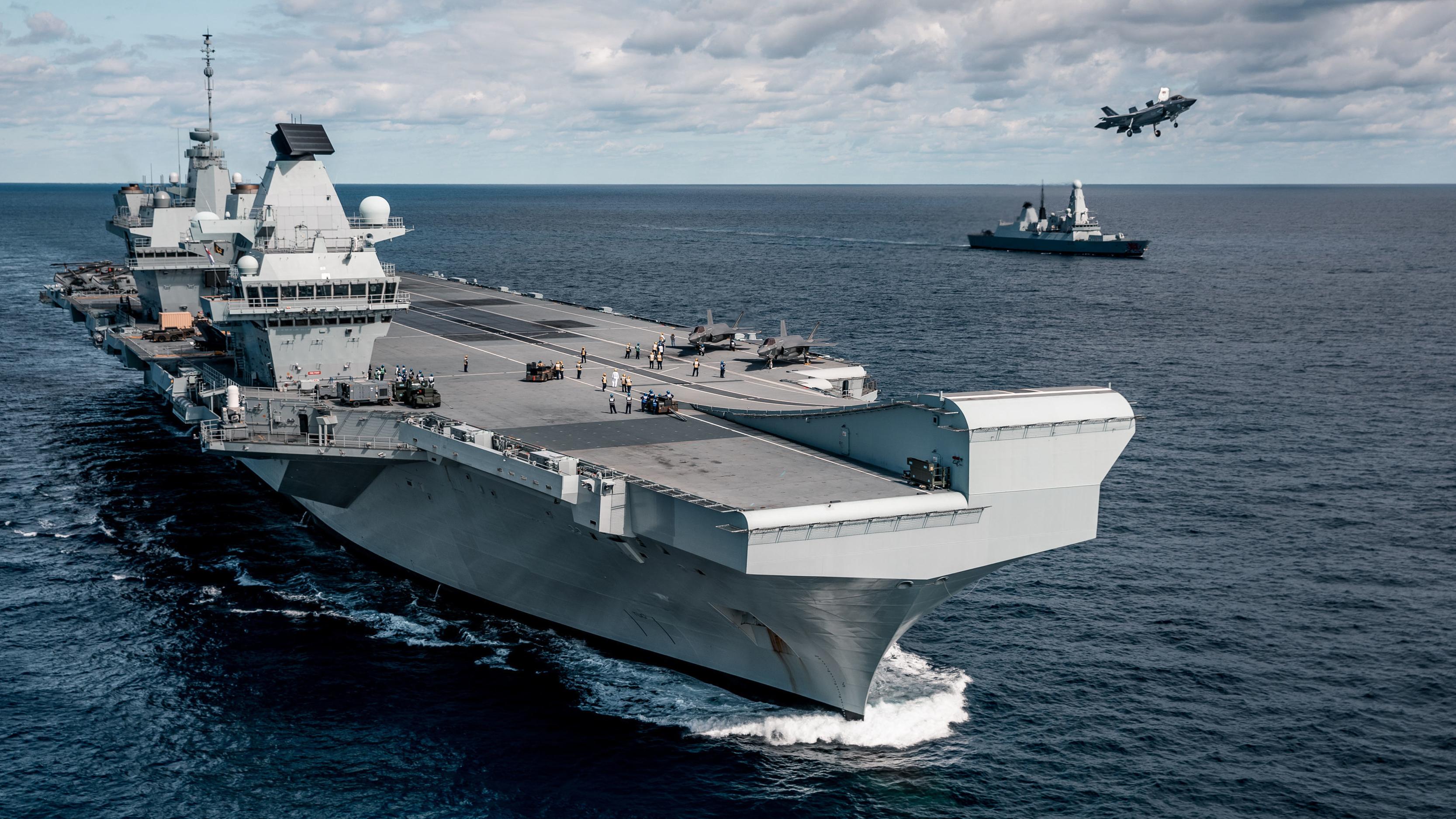 HMS Queen Elizabeth płynie do USA, by zastąpić niepełnosprawnego HMS Prince of Wales przed europejskimi ćwiczeniami