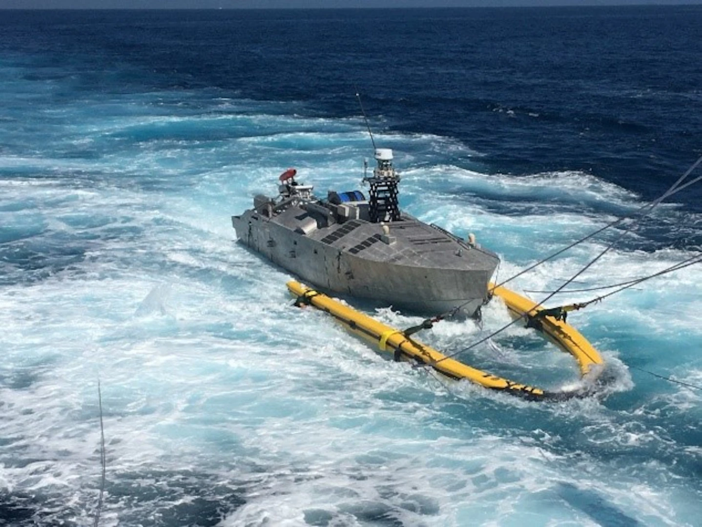 Marynarka wojenna USA oficjalnie zaczęła używać statków-robotów