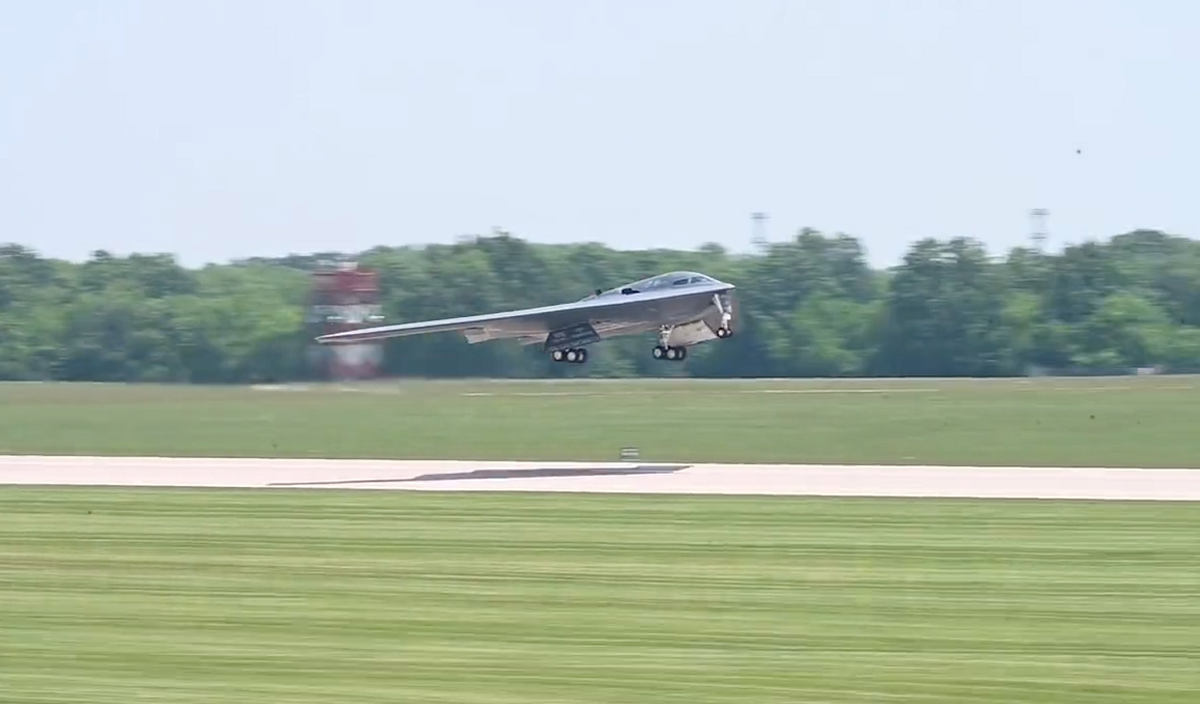 Siły Powietrzne USA opublikowały wideo z pierwszego lotu bombowca nuklearnego B-2 Spirit po prawie sześciomiesięcznym opóźnieniu