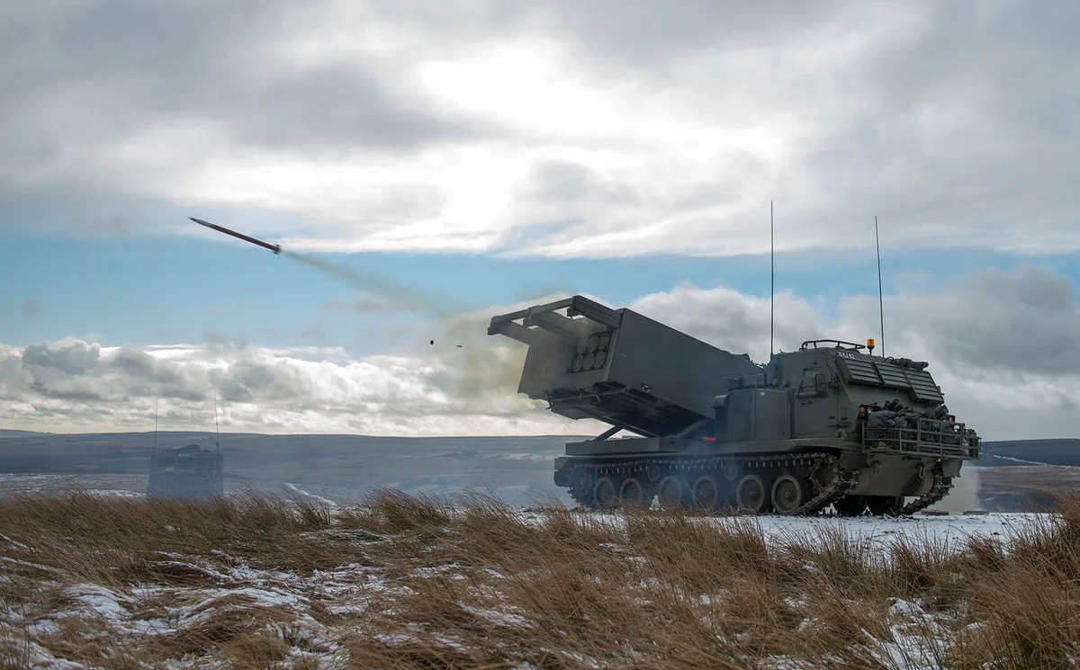 Wielka Brytania da Ukrainie jeszcze trzy systemy rakietowe M270 MLRS i dodatkową amunicję