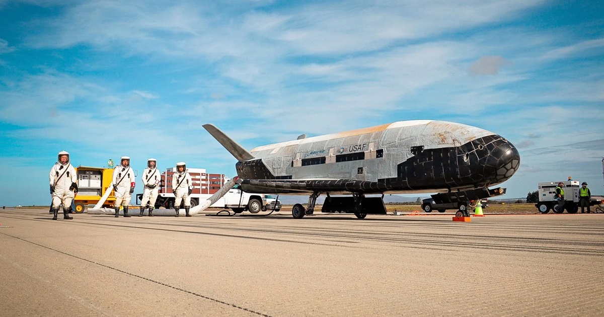 Falcon Heavy wyśle w kosmos tajnego amerykańskiego drona Boeing X-37B, który może latać przez lata bez lądowania.