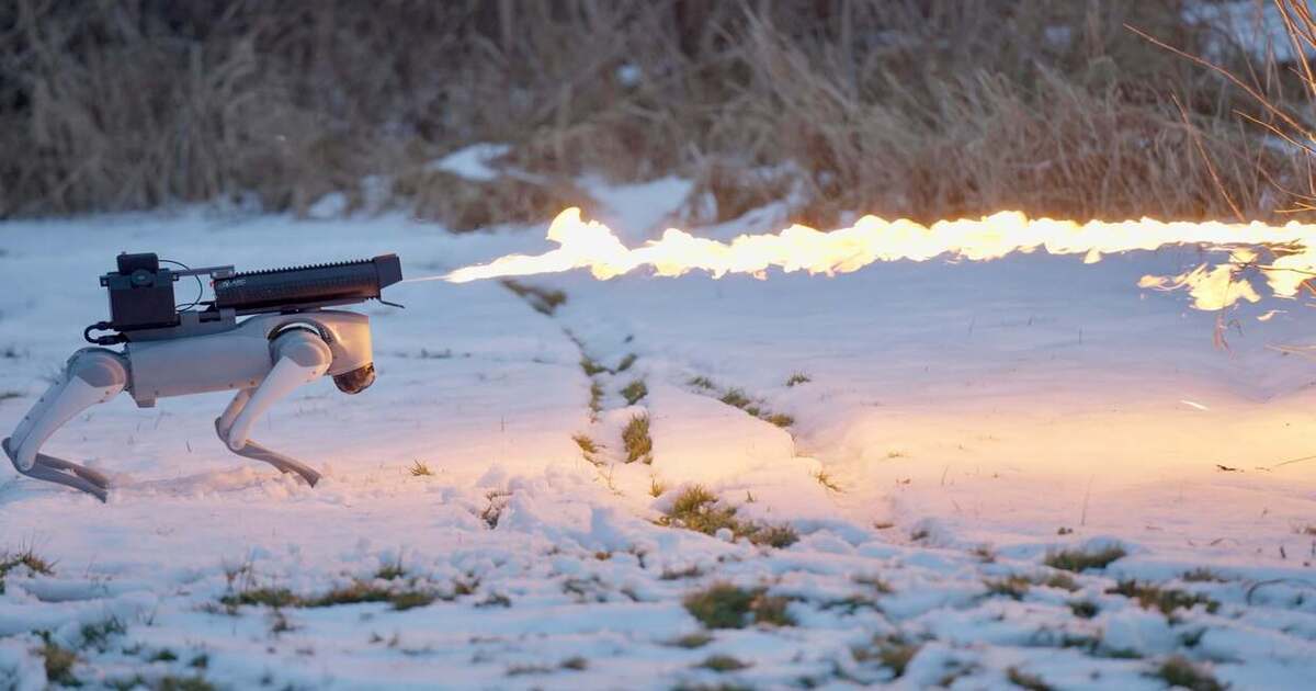Pies-robot z miotaczem ognia, który topi śnieg i rozpala ogień: Amerykańska firma prezentuje nową technologię