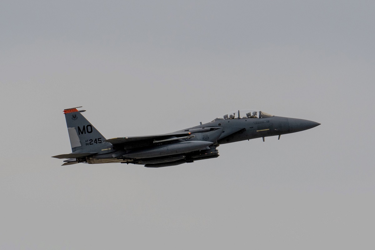USA wysyłają do Japonii więcej myśliwców F-15E Strike Eagle, aby wesprzeć F-35 Lightning II