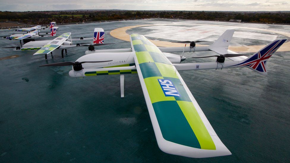 Brytyjski NHS przetestuje dostarczanie dronami leków ratujących życie