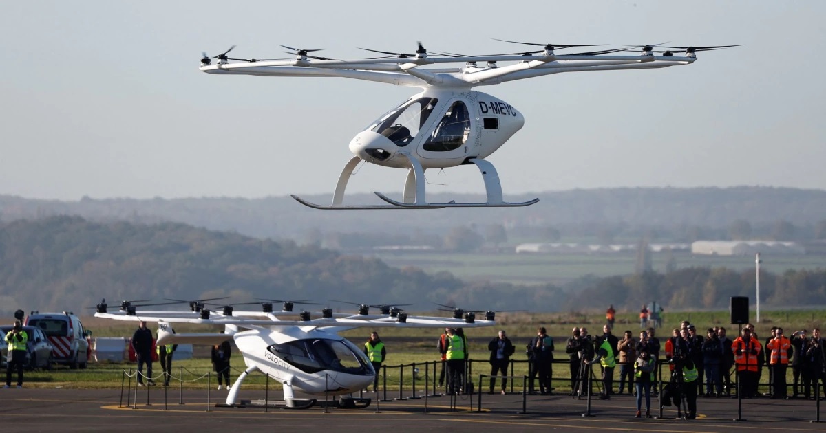 Taksówka powietrzna Volocopter po raz pierwszy wzbija się w powietrze z pasażerem na pokładzie - pierwszy serwis pasażerski planowany na Olimpiadę w 2024 roku