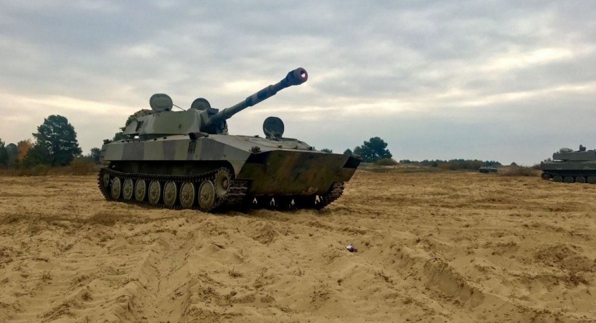 Siły Zbrojne Ukrainy pokazały, jak gigantyczne stanowiska artyleryjskie Goździk niszczą rosyjski sprzęt (wideo)