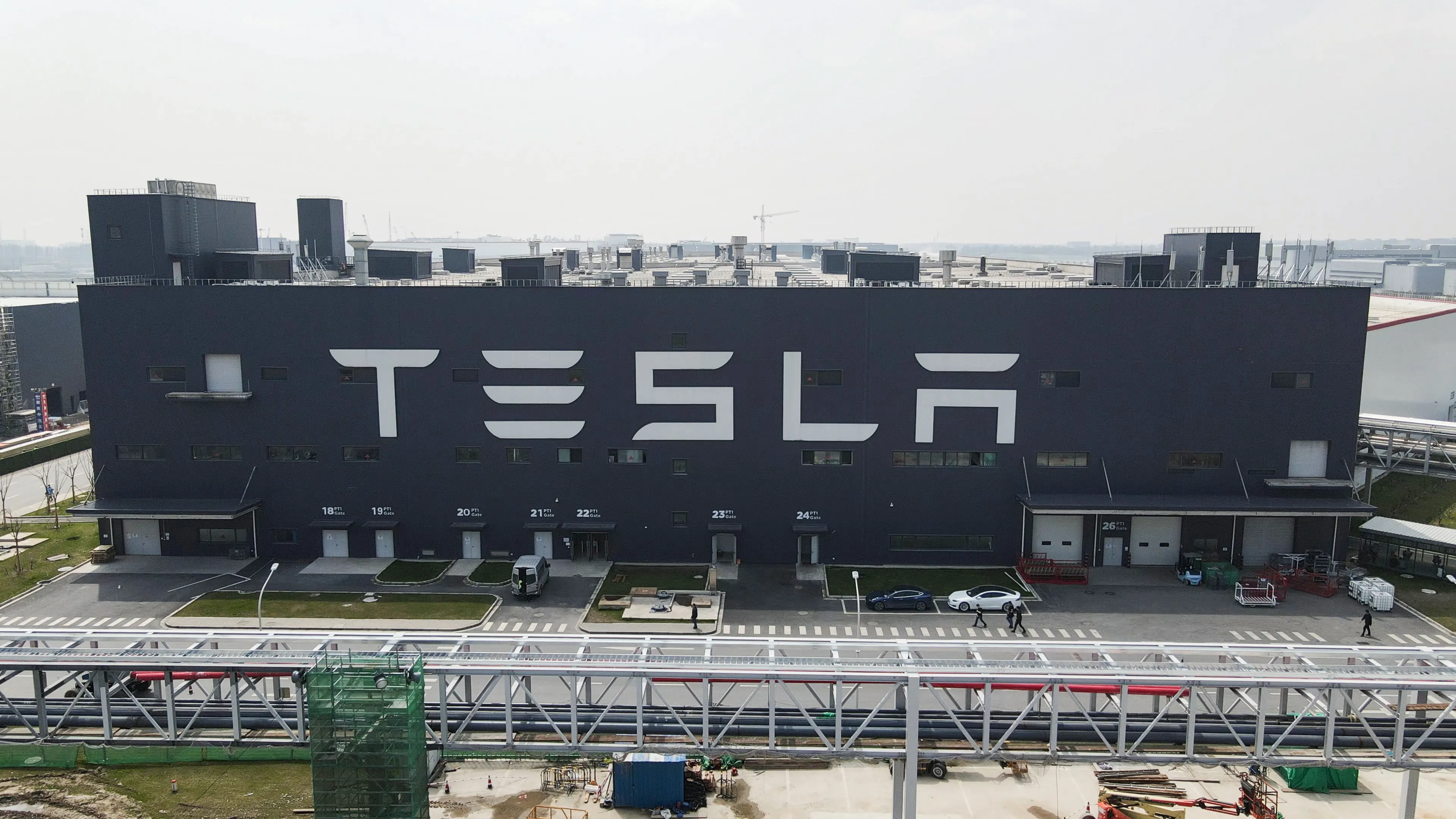 Szanghajska fabryka Tesli wznowi produkcję samochodów w ograniczonej ilości