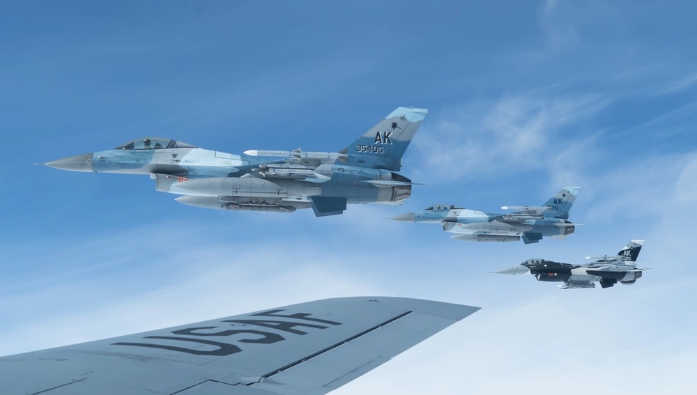 USA wyślą myśliwce F-16 Fighting Falcon do Rumunii po tym, jak rosyjskie drony rozbiły się i eksplodowały na terytorium tego kraju