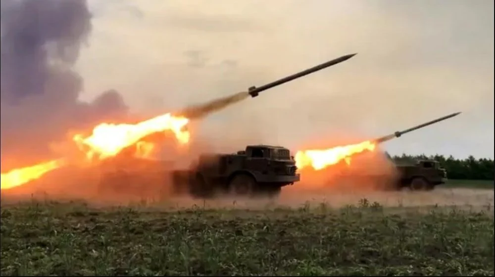 Artylerzyści ukraińscy zniszczyli cały konwój rosyjskich pojazdów z amunicją i paliwem (wideo)