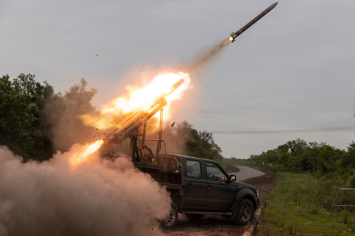 Ukraińskie Siły Zbrojne używają unikalnego systemu wielokrotnych wyrzutni rakiet Cerberus opartego na cywilnym pickupie