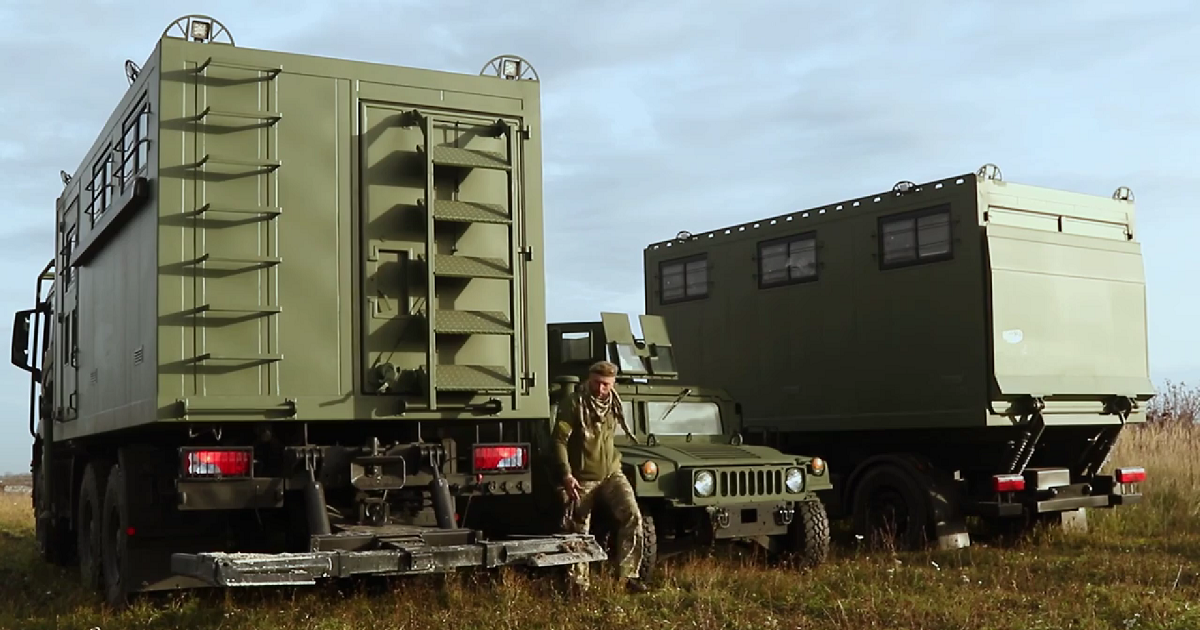 Siły Zbrojne Ukrainy otrzymują mobilne warsztaty do naprawy pojazdów opancerzonych Humvee