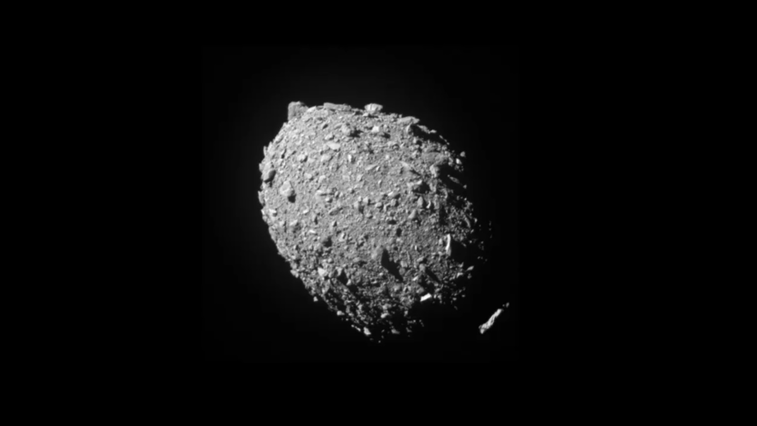 Orbita i kształt asteroidy zmieniają się po uderzeniu DART, potwierdza NASA