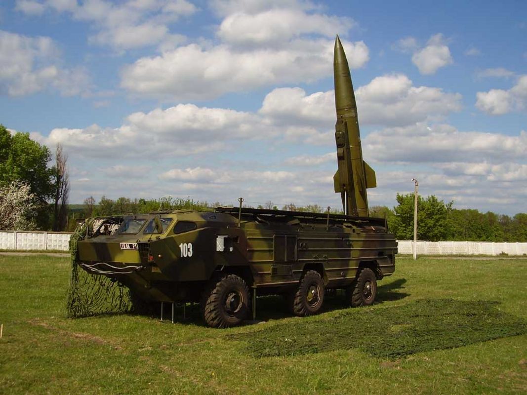 Pojawił się film z Chrustalnego, gdzie Siły Zbrojne Ukrainy zniszczyły największą składnicę amunicji rakietą Toczka-U – skala zniszczeń jest imponująca