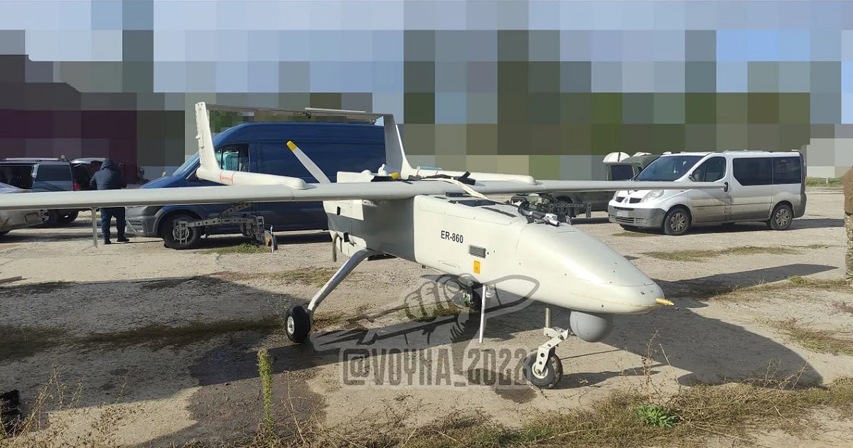 Ukraiński wywiad demontuje i bada przechwycony dron uderzeniowy Mohajer-6 - znaleziono części z Austrii, Chin, USA i Japonii