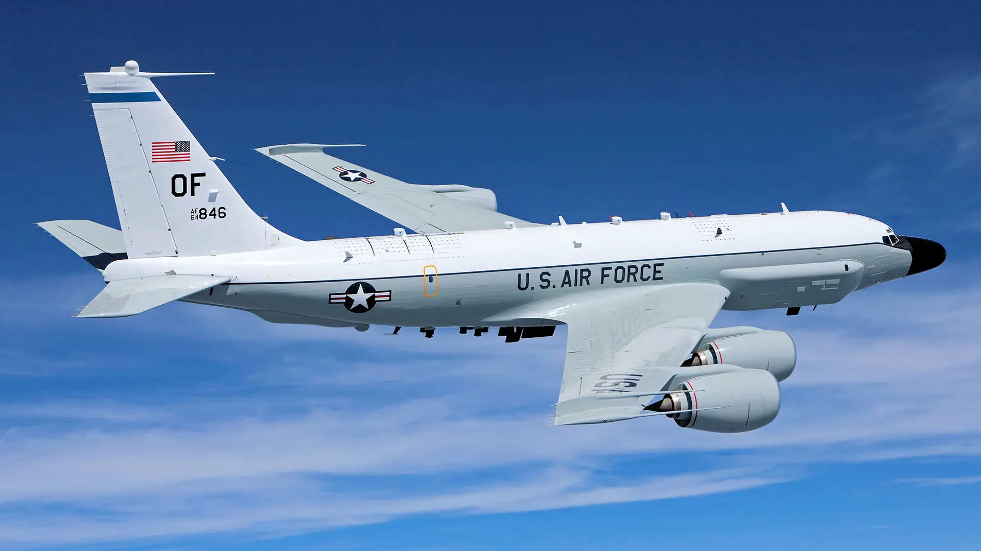 RC-135V/W Rivet Joint wykonuje bezprecedensową misję w Europie - amerykański samolot strategiczny przelatuje wzdłuż granicy fińsko-rosyjskiej