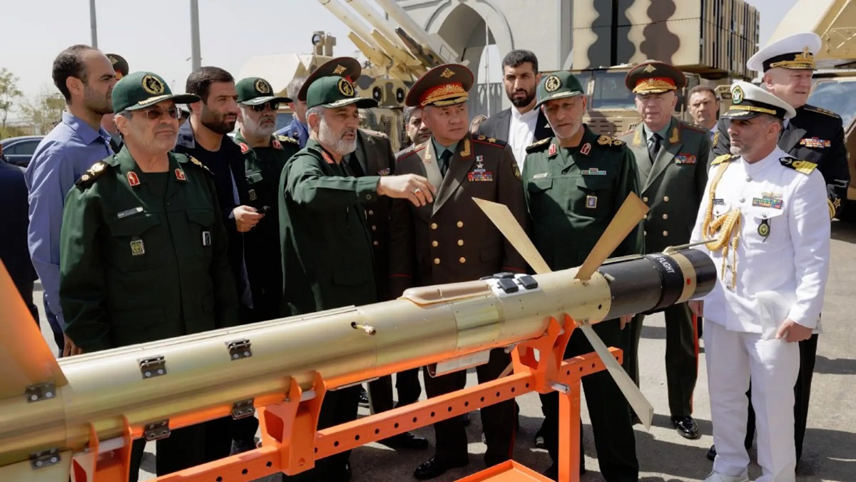 Władze Iranu po raz pierwszy publicznie zaprezentowały pocisk przeciwlotniczy 358