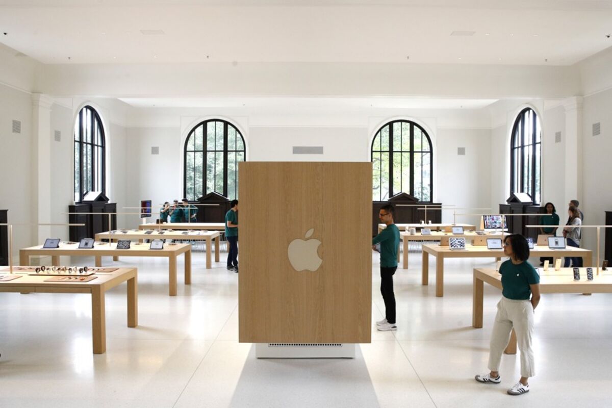 Ponad 400 iPhone'ów o wartości 500 tys. dolarów skradzionych z Apple Store w Waszyngtonie przez dziurę w ścianie