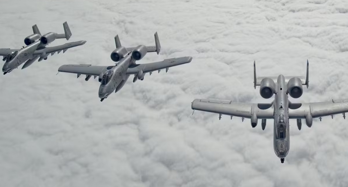 Amerykańskie samoloty szturmowe A-10 Thunderbolt II przybywają do Wielkiej Brytanii na ćwiczenia Defender 23