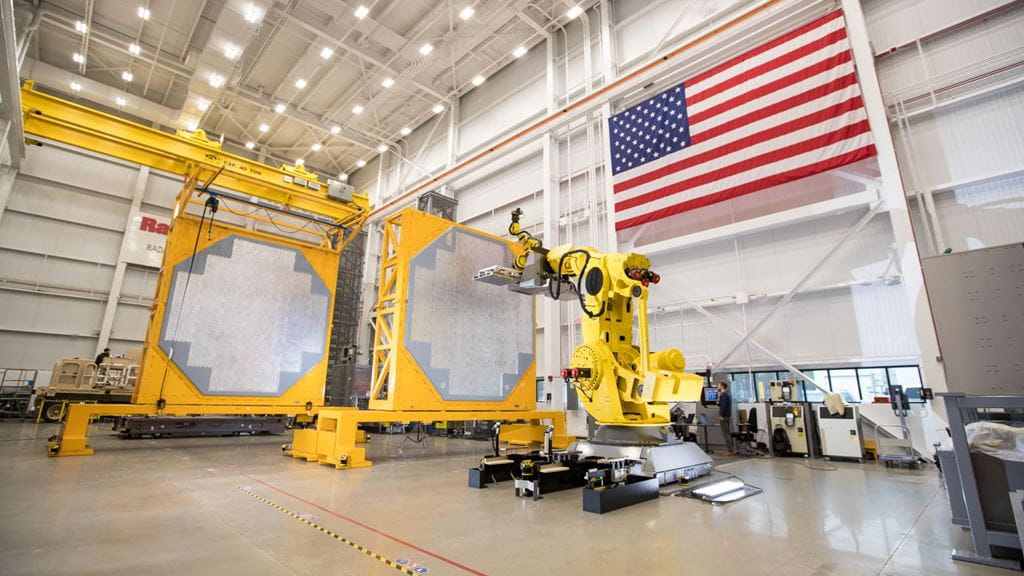 Raytheon otrzymuje 619 mln USD na produkcję wiodącego na świecie radaru AN/SPY-6(V) dla US Navy