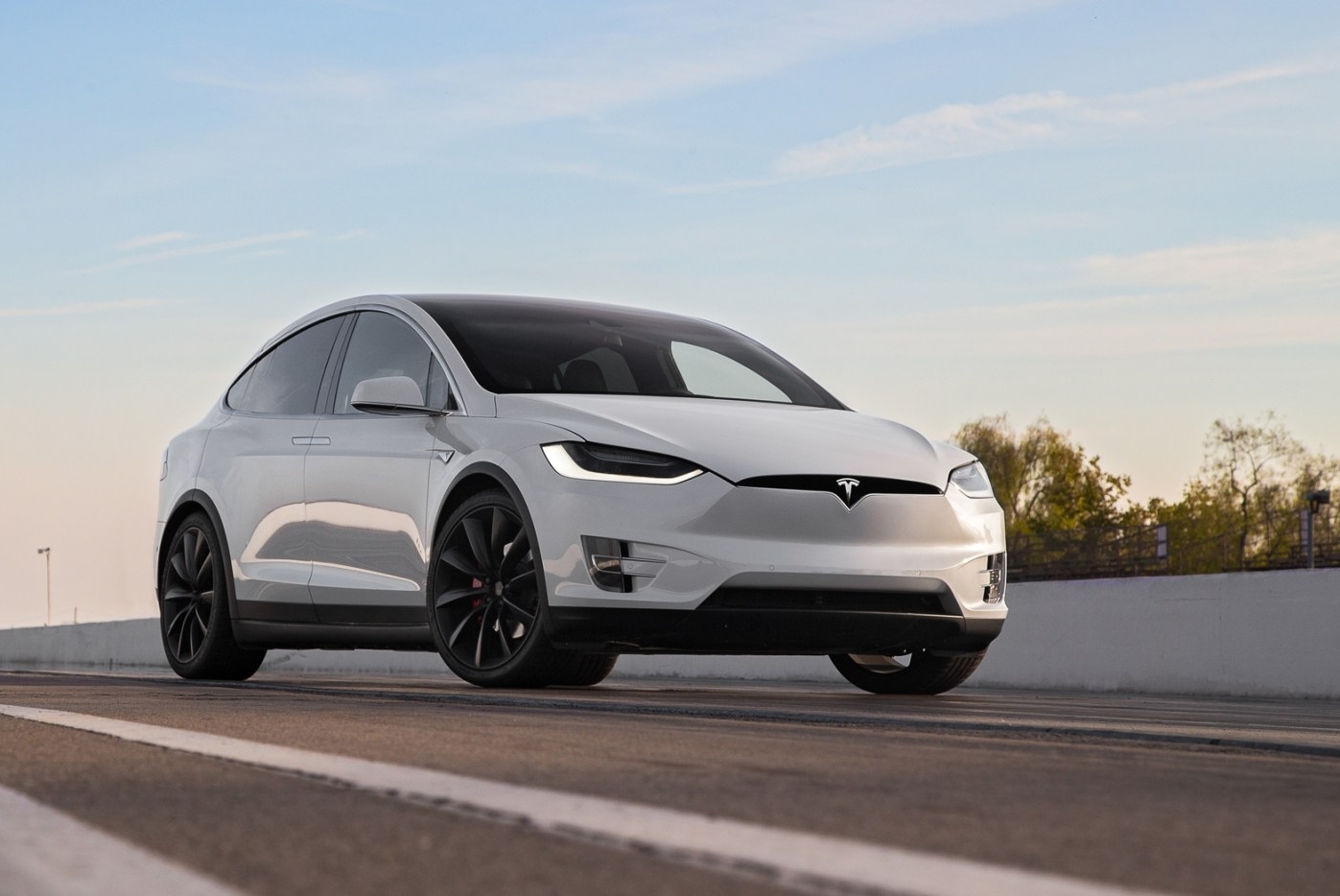 Tesla zmuszona do wycofania prawie 12.000 pojazdów z powodu problemów z hamulcami