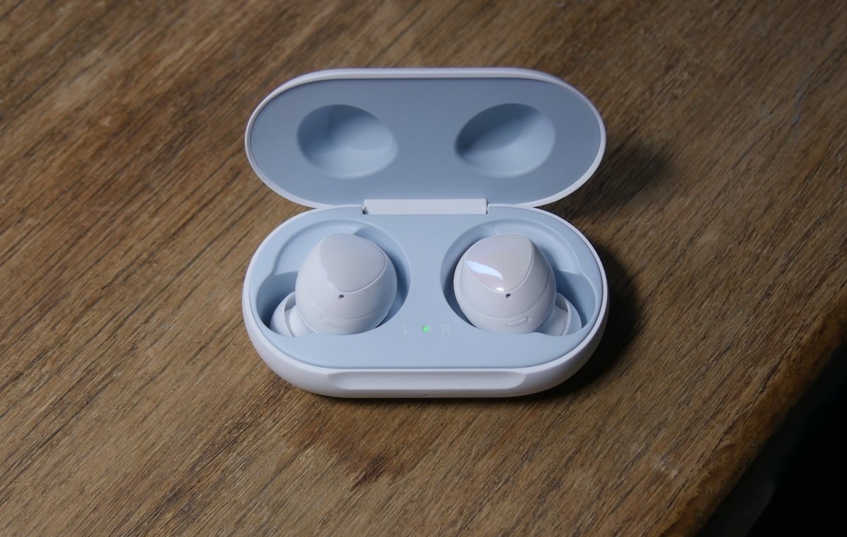 Słuchawki Samsung Galaxy Buds + na renderowaniu w nowym kolorze