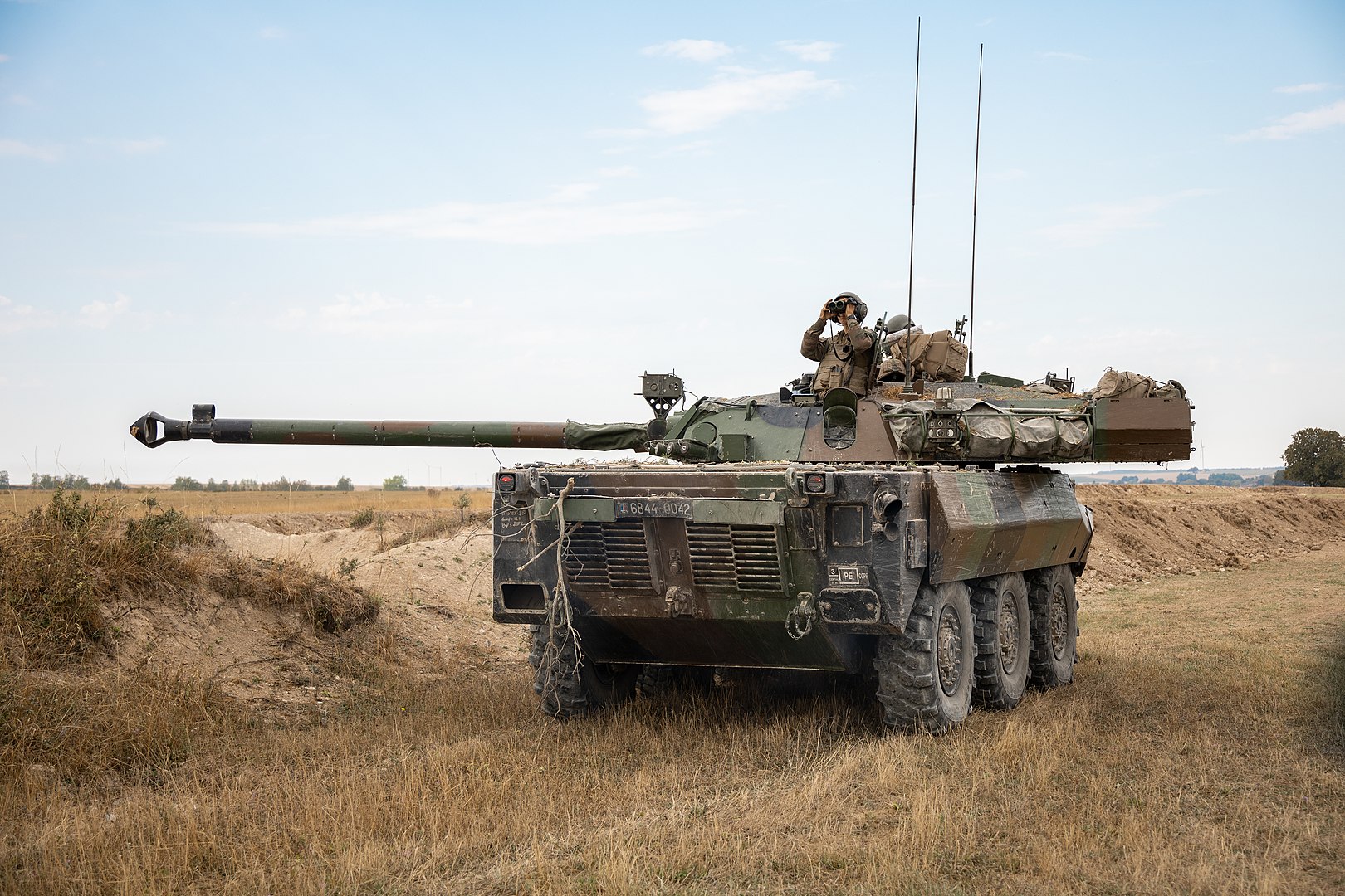 Ukraińskie wojsko po raz pierwszy pokazuje francuskie czołgi kołowe AMX-10RC (wideo)