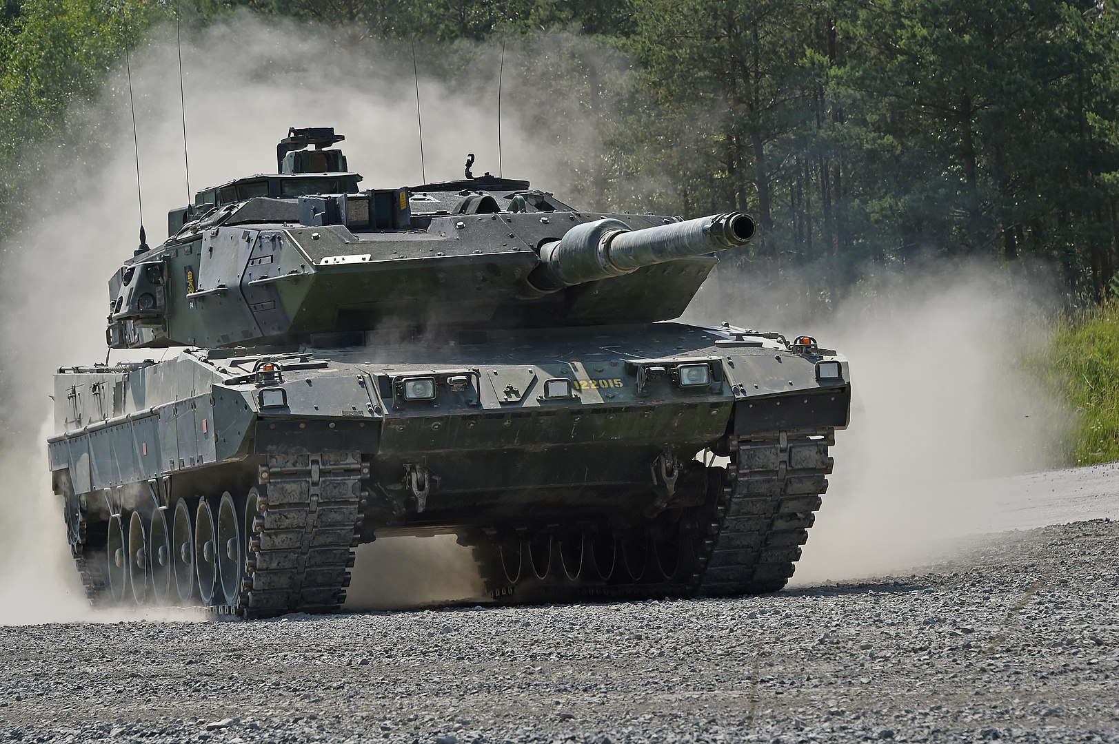 Szwecja gotowa wysłać na Ukrainę czołgi Stridsvagn 122 - zmodyfikowane Leopardy 2A5 z ulepszoną ochroną