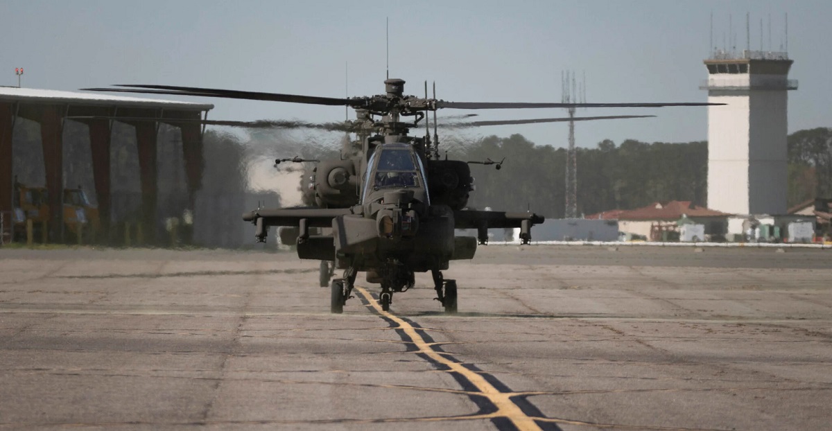Armia amerykańska i Boeing nie mogą naprawić problemu z generatorami w śmigłowcach szturmowych AH-64E Apache, który powoduje, że kokpit wypełnia się dymem